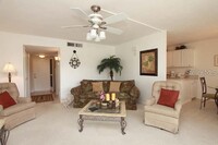 7153 W Country Club Dr N in Sarasota, FL - Building Photo - Building Photo