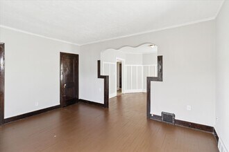 1524 E 204th St-Unit -Unit 2 - Up in Euclid, OH - Building Photo - Building Photo