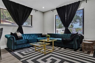 1324 NE 151st St in North Miami Beach, FL - Building Photo