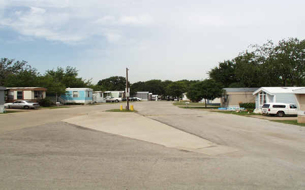 Avalon Mobile Home Park in Kennedale, TX - Building Photo - Building Photo