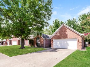 8002 Jills Creek Dr in Bartlett, TN - Building Photo - Building Photo
