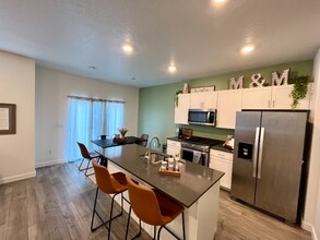 803 S Brubaker Way in Santaquin, UT - Foto de edificio - Building Photo