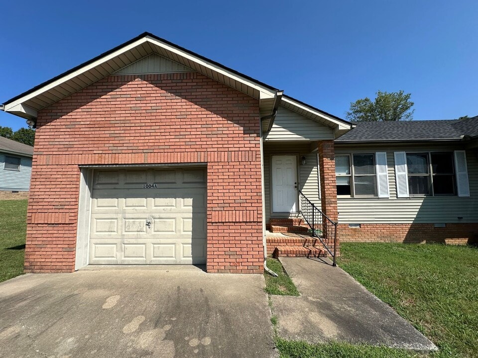 1004 Northwood Dr in Murray, KY - Foto de edificio