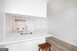 129 S Main St in New Hope, PA - Building Photo