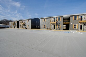 138 Main St N-Unit -8 in Carthage, TN - Foto de edificio - Building Photo