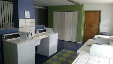 2317 W Chase Ave, Unit 19-3 in Chicago, IL - Building Photo - Building Photo