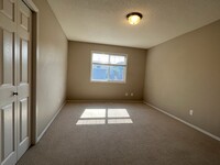 1428 Hodgson Way NW in Edmonton, AB - Building Photo - Building Photo