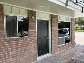 2201 N Grand Blvd in Pearland, TX - Foto de edificio - Building Photo