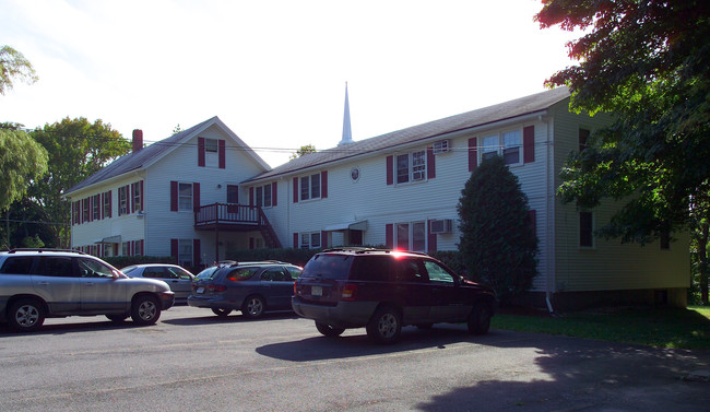 12 Granite St in Foxboro, MA - Foto de edificio - Building Photo