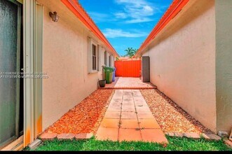 700 SW 113th Ave in Pembroke Pines, FL - Building Photo - Building Photo