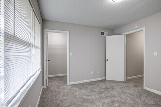 Towne at Lakewood Heights in Atlanta, GA - Building Photo - Building Photo