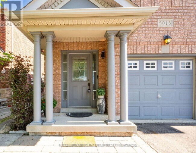 5015 Dubonet Dr in Mississauga, ON - Building Photo - Building Photo