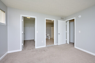 CenterPointe Apartments & Townhomes in Canandaigua, NY - Building Photo - Interior Photo