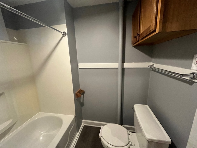 1830 N Oakland Ave in Milwaukee, WI - Foto de edificio - Building Photo