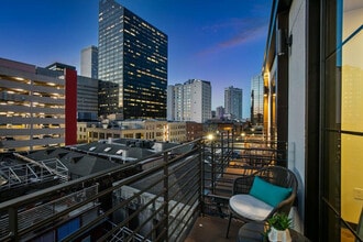 611 Commerce St in New Orleans, LA - Building Photo - Building Photo