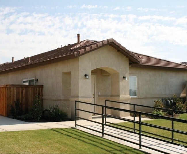 West Day Park Meadows in Bakersfield, CA - Foto de edificio - Building Photo