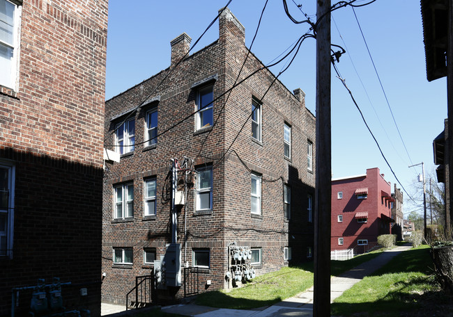 5850 Alderson St in Pittsburgh, PA - Building Photo - Building Photo