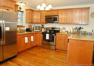 19 Bellevue Ave in Vernon, CT - Building Photo - Building Photo