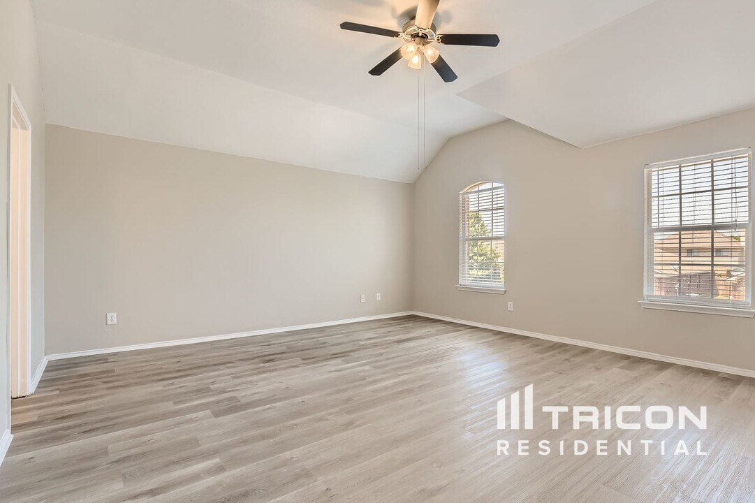 421 Emerald Creek Dr in Fort Worth, TX - Building Photo