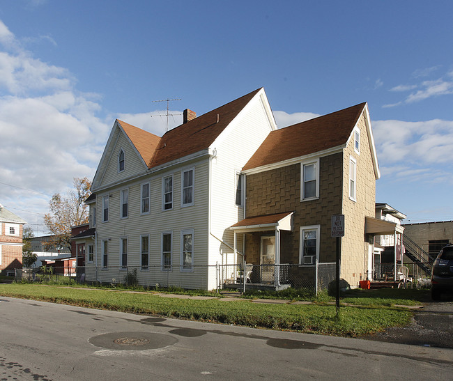 209 Jefferson Ave in Utica, NY - Foto de edificio - Building Photo