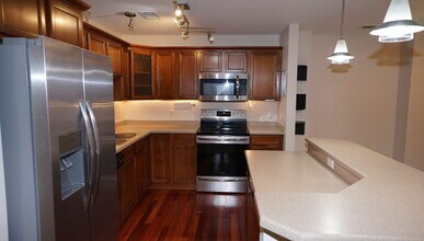 8253 Mayo Dr, Unit 309 in Madison, WI - Foto de edificio - Building Photo