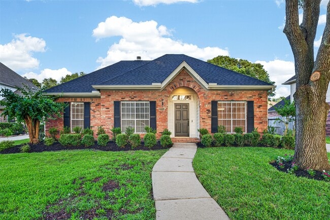 property at 2015 Rosalyn Ct