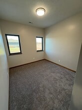 2808 Cottonwood Cir in Mitchell, SD - Building Photo - Building Photo