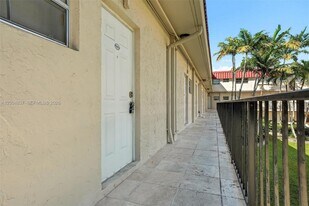 8650 SW 67th Ave in Pinecrest, FL - Building Photo