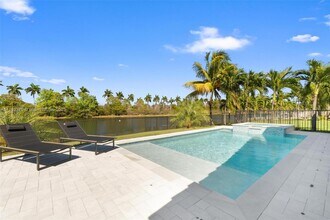 18061 SW 33rd St in Miramar, FL - Foto de edificio - Building Photo