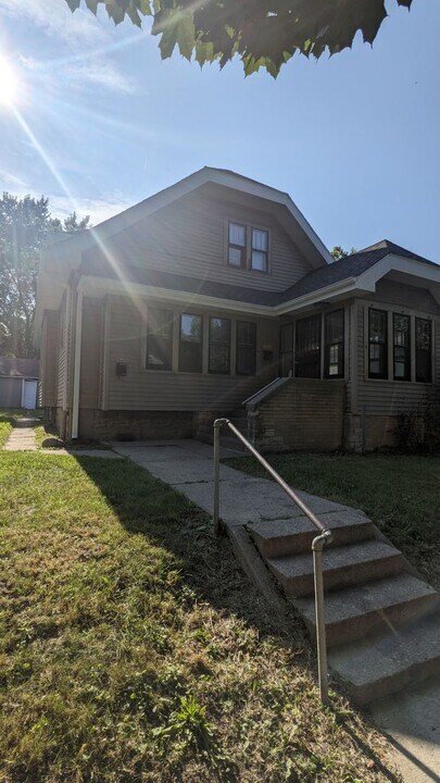 2545 N 52nd St in Milwaukee, WI - Building Photo