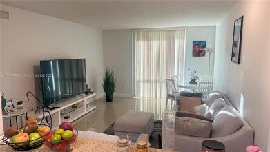 117 NW 42nd Ave, Unit 1106 in Miami, FL - Building Photo - Building Photo