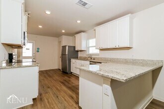 137 Stratton Ln in Jarrell, TX - Building Photo - Building Photo