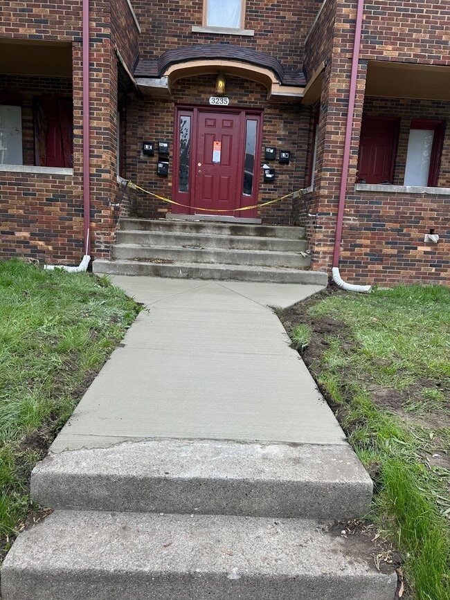 property at 3235 W Grand St