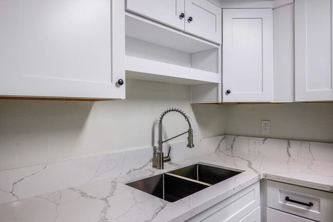 VIVA Apartment Homes in Anaheim, CA - Building Photo - Building Photo