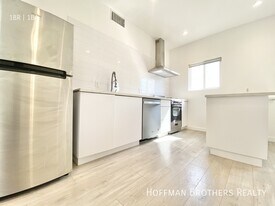 421 1/2 N Coronado St in Los Angeles, CA - Building Photo