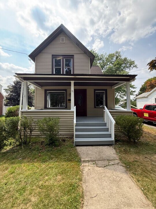 31 Summer St in Fredonia, NY - Building Photo
