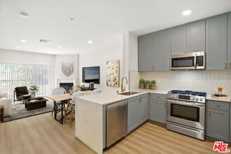 1901 N Buena Vista St in Burbank, CA - Foto de edificio - Building Photo