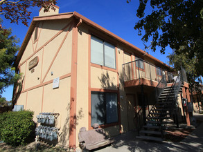 2250 Cormorant Way in Sacramento, CA - Building Photo - Building Photo