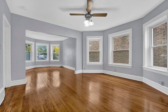 5015 W Montrose Ave in Chicago, IL - Building Photo - Building Photo