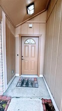 10319 Oak Limb Dr in Houston, TX - Building Photo - Building Photo