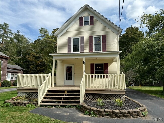 37 White St in Clinton, NY - Building Photo - Building Photo