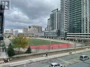 39 Roehampton Ave in Toronto, ON - Building Photo - Building Photo