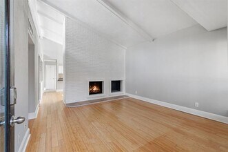 5928 Sandhurst Ln in Dallas, TX - Building Photo - Building Photo