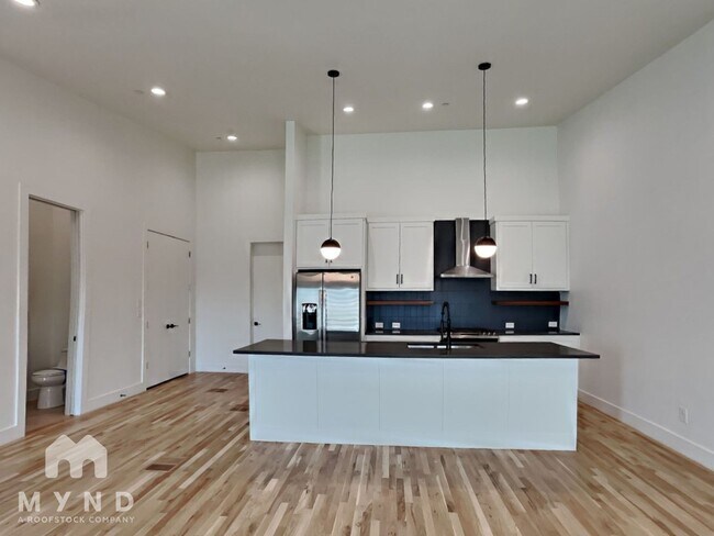 2120 Lovedale Ave in Dallas, TX - Building Photo - Building Photo