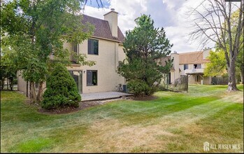 31 Gate House Ln in Edison, NJ - Building Photo - Building Photo
