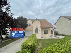 2468 England St in Chico, CA - Building Photo