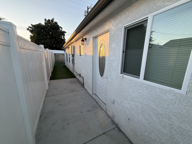 6511 Clybourn Ave in North Hollywood, CA - Building Photo - Building Photo