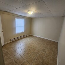 126 Rush Dr, Unit Apartment 4 in Claysburg, PA - Foto de edificio - Building Photo