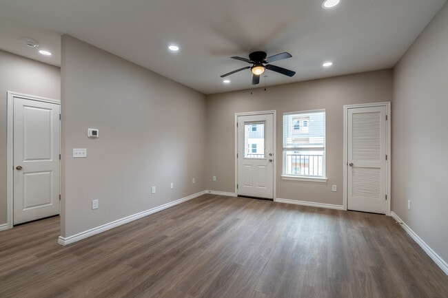 Newera Apartments in Hewitt, TX - Building Photo - Interior Photo