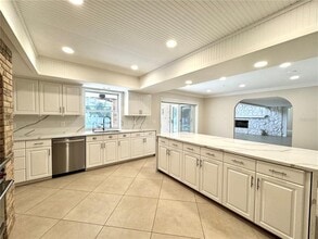 7315 Hunt Club Ln in Seminole, FL - Building Photo - Building Photo